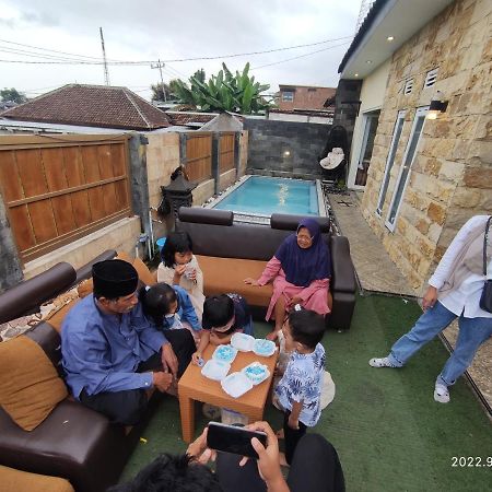 Puncak Pinus And Pool Villa บาตู ภายนอก รูปภาพ