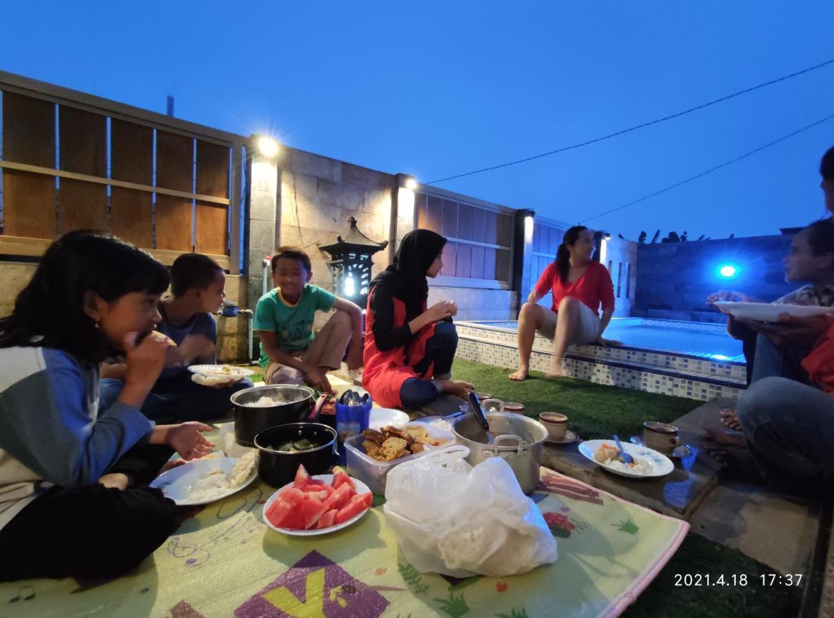 Puncak Pinus And Pool Villa บาตู ภายนอก รูปภาพ