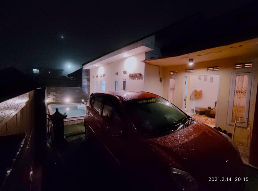 Puncak Pinus And Pool Villa บาตู ภายนอก รูปภาพ