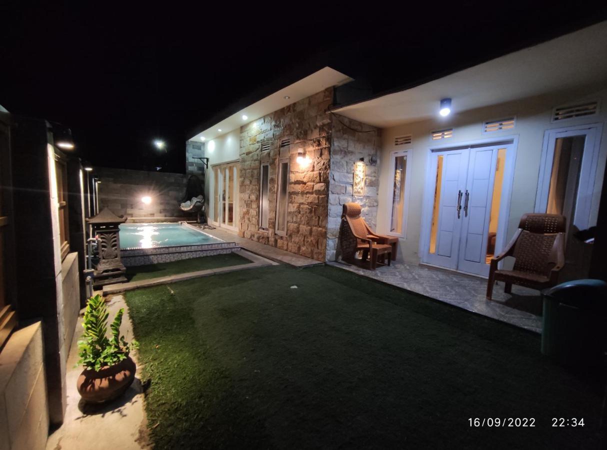 Puncak Pinus And Pool Villa บาตู ภายนอก รูปภาพ