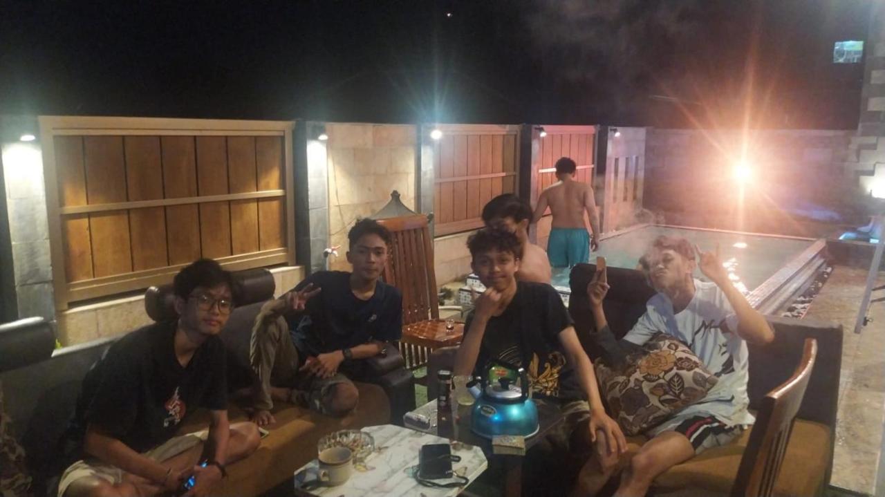 Puncak Pinus And Pool Villa บาตู ภายนอก รูปภาพ