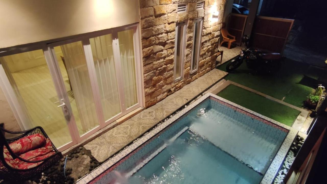 Puncak Pinus And Pool Villa บาตู ภายนอก รูปภาพ